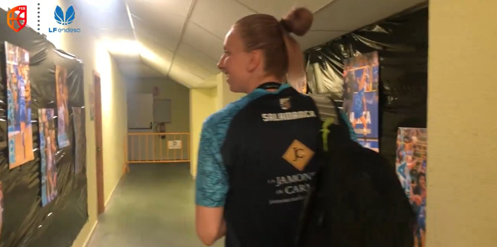 Así fue el mural motivador que hizo Silvia Domínguez a sus compañeras del Perfumerías Avenida en el pasillo de Würzburg