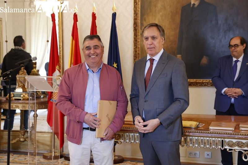 Los 27 funcionarios municipales que hoy han sido los protagonistas del Ayuntamiento