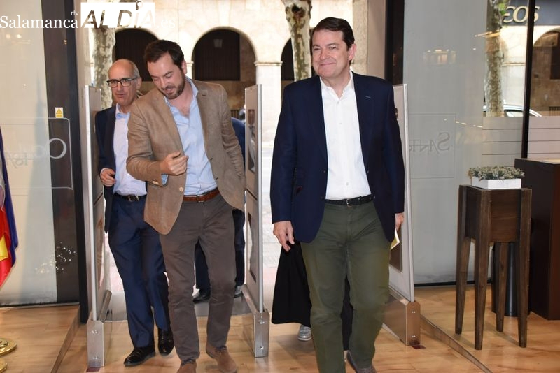 Mañueco pide que se acabe con ese ataque de señalamiento de periodistas, de jueces