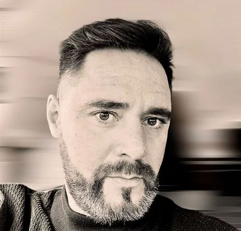 Javier, el influencer repostero de Salamanca que triunfa con sus postres