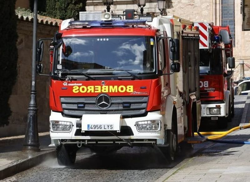 Un incendio en una vivienda de la calle Fernando de Rojas moviliza a los bomberos