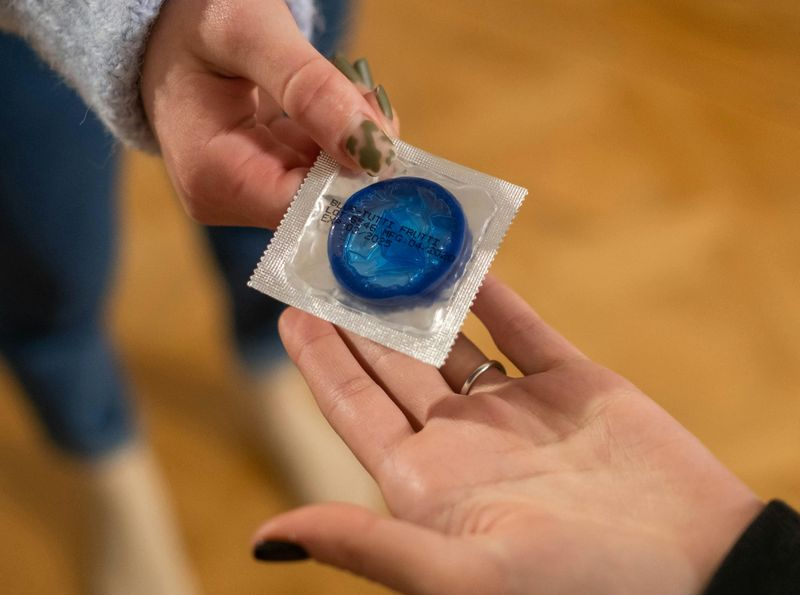 Sanidad dedicará 10 millones de euros en 2024 a financiar preservativos para jóvenes de entre 16 y 22 años