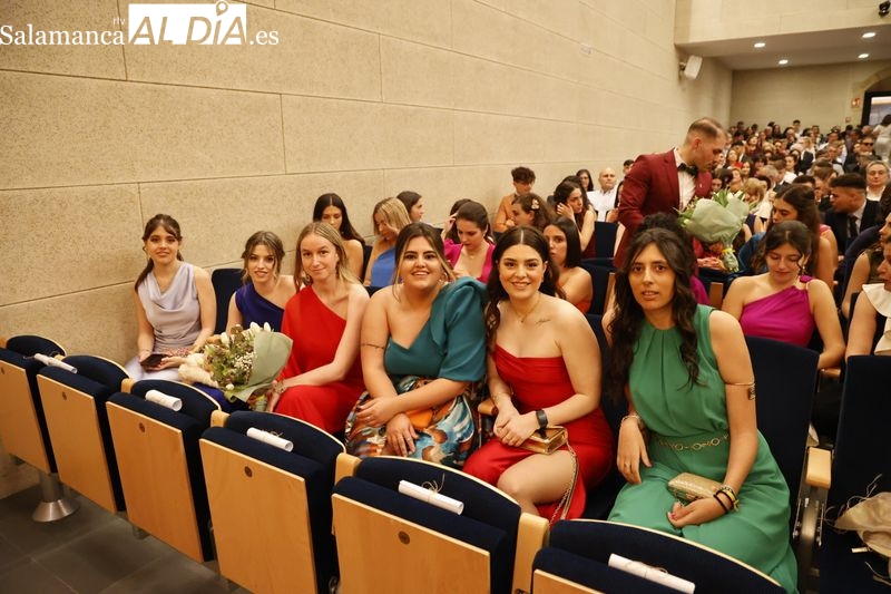 Emotiva graduación de los alumnos de Educación Infantil y Primaria de la UPSA