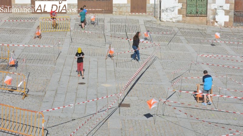 Lumbrales estrena el primer MicroSprint de orientación en la Plaza Mayor