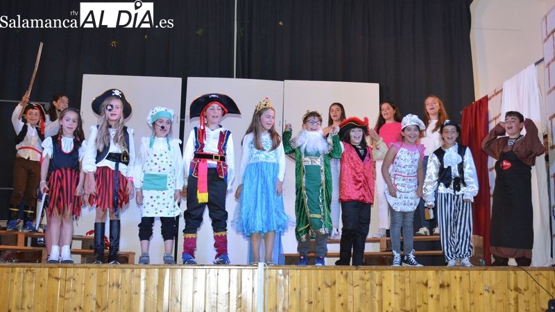 El grupo infantil de teatro de Lumbrales debuta con un notable éxito