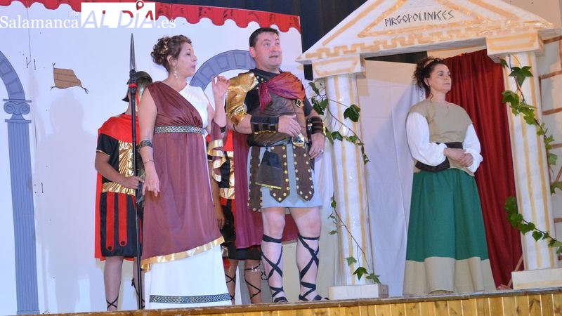 Fuentelera Teatro llena el aforo del centro cultural de Lumbrales