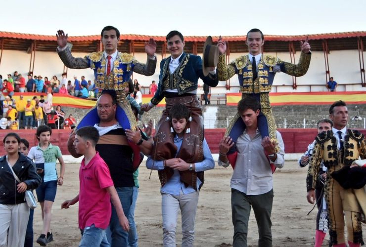 El futuro triunfa en Ledesma: triple Puerta Grande
