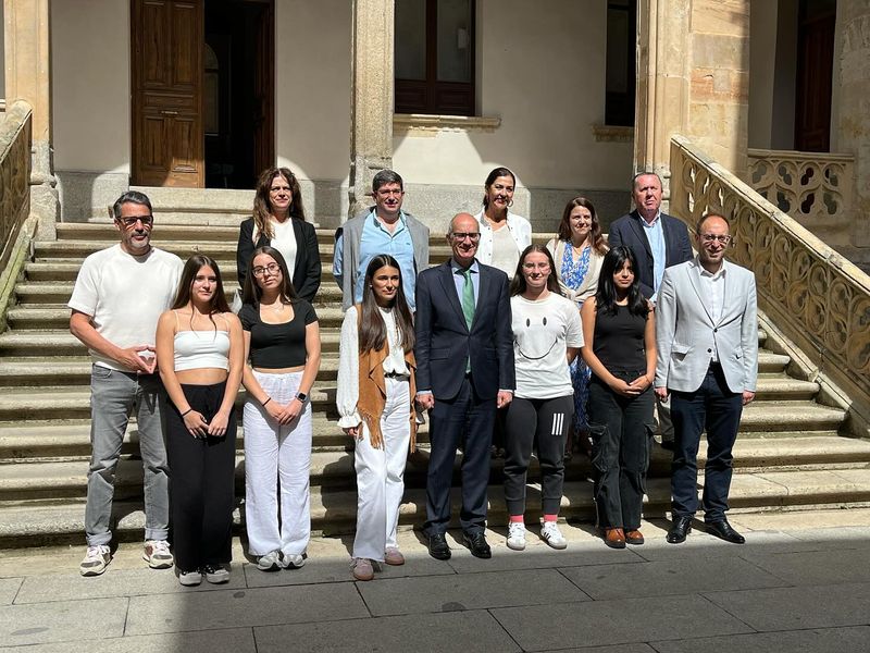 Premios a estudiantes y centros salmantinos por sus vídeos del certamen Los tributos locales mejoran mi pueblo