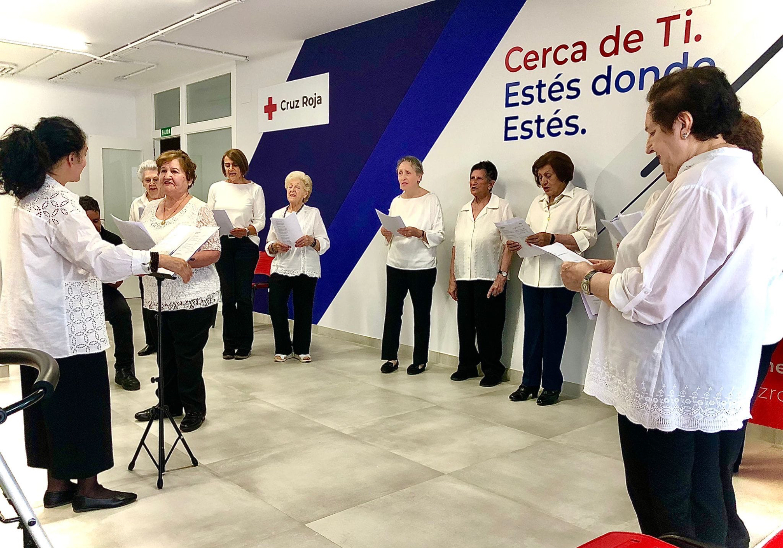 Un recital despide el curso para los nuevos talleres de canto para mayores y voluntariado de Cruz Roja