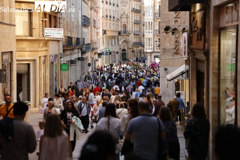 Gran ambiente en el centro de Salamanca en este miércoles festivo