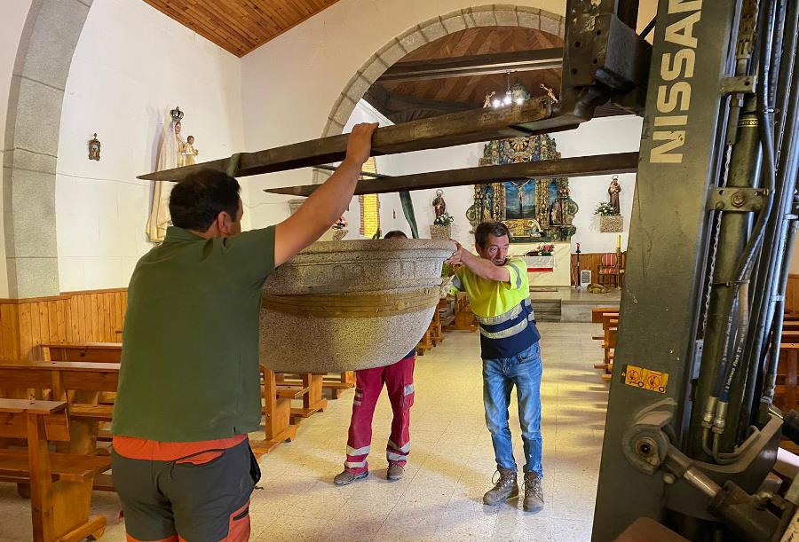 Reubicada la pila bautismal de Morasverdes, que data de 1582