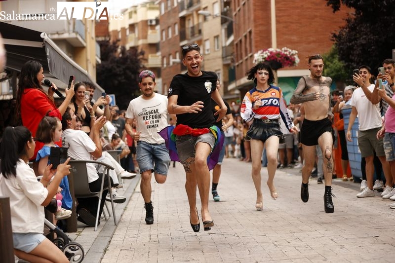 Así ha sido la Carrera de Tacones en el barrio del Oeste por el Orgullo Charro