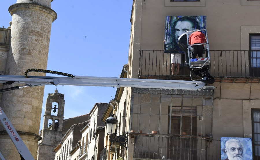 La Plaza Mayor se convierte en una gran sala de exposiciones con obras de Florencio Maíllo