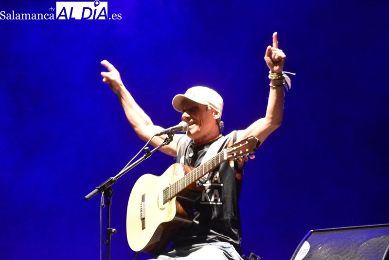 El Manu Chao más íntimo emociona al Caem con un concierto acústico