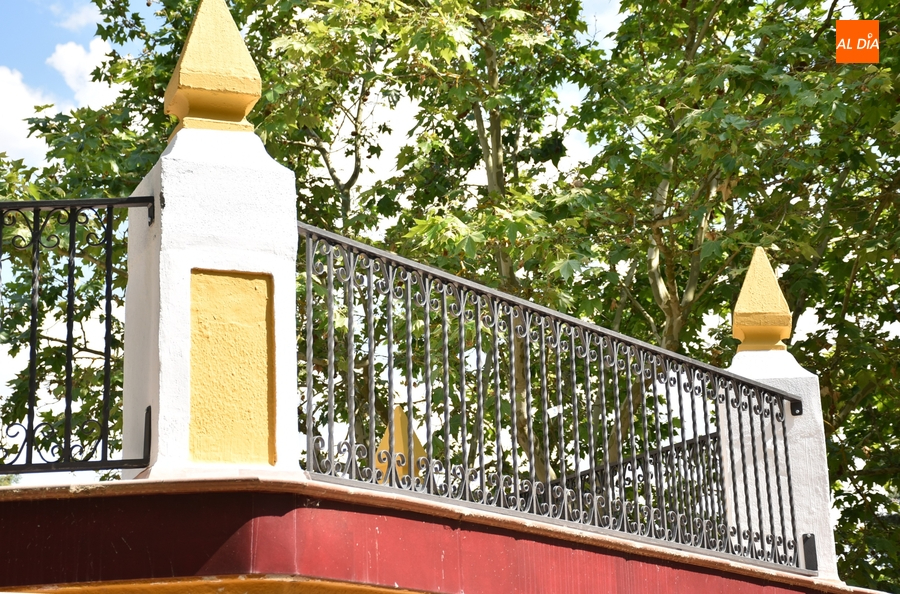 Desplegada la nueva barandilla de la terraza del templete de La Glorieta