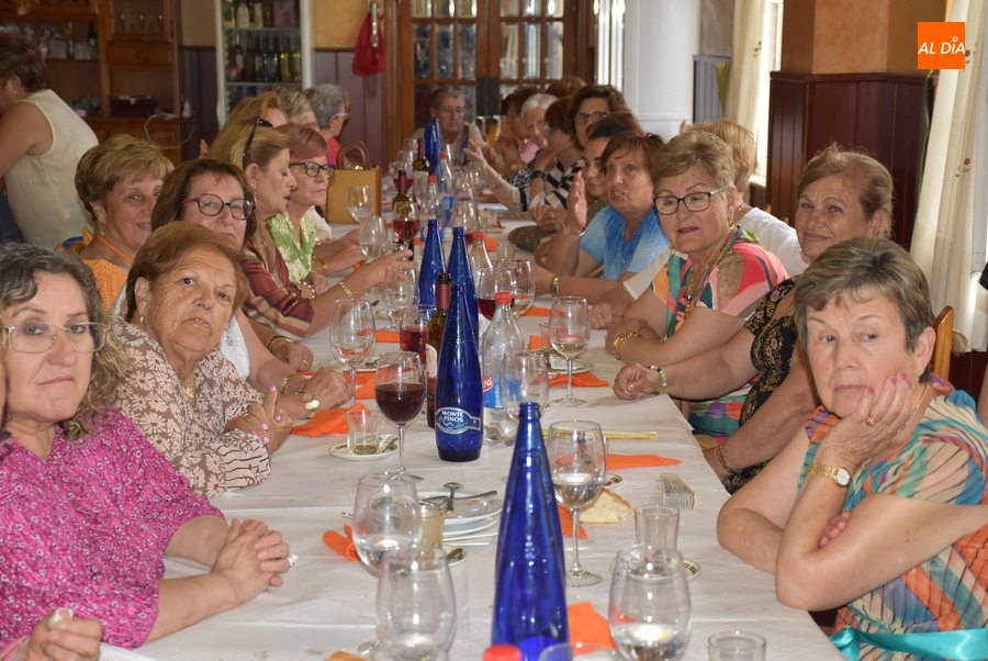 Amanecer despide definitivamente el curso con una última reunión en torno a la mesa