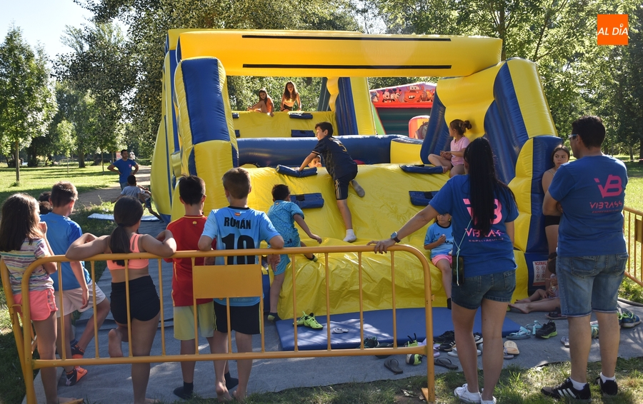 La AMPA del Colegio Miróbriga disfruta de una jornada de confraternización a orillas del río