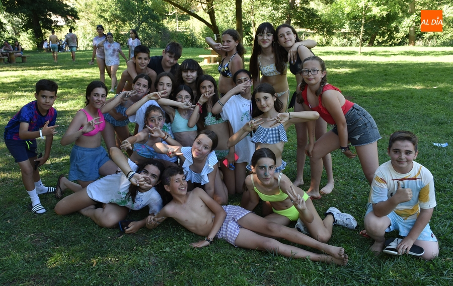 Tarde de fiesta a orillas del río de la mano de la Concejalía de Juventud