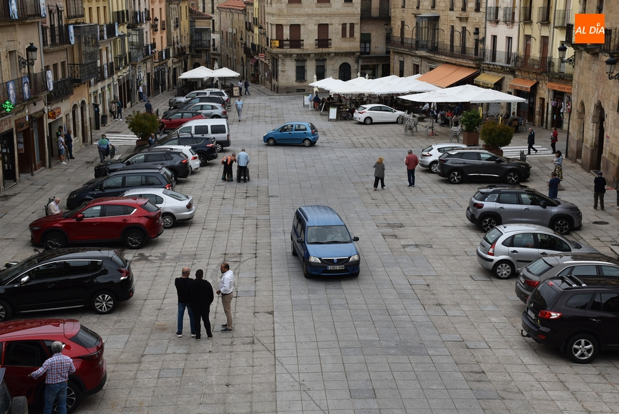 La Plaza Mayor vive sus últimas horas con vehículos hasta septiembre