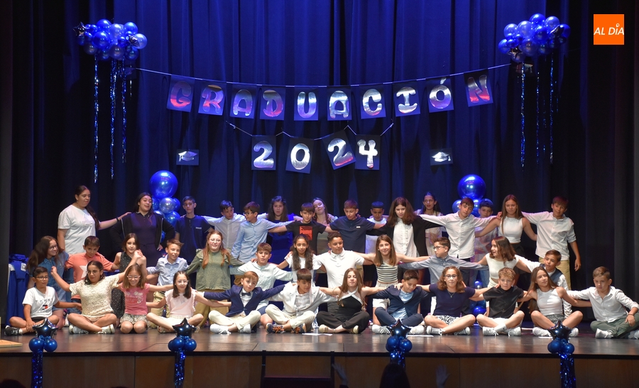 Enérgica despedida de los alumnos de 6º del Miróbriga remarcando que son una piña