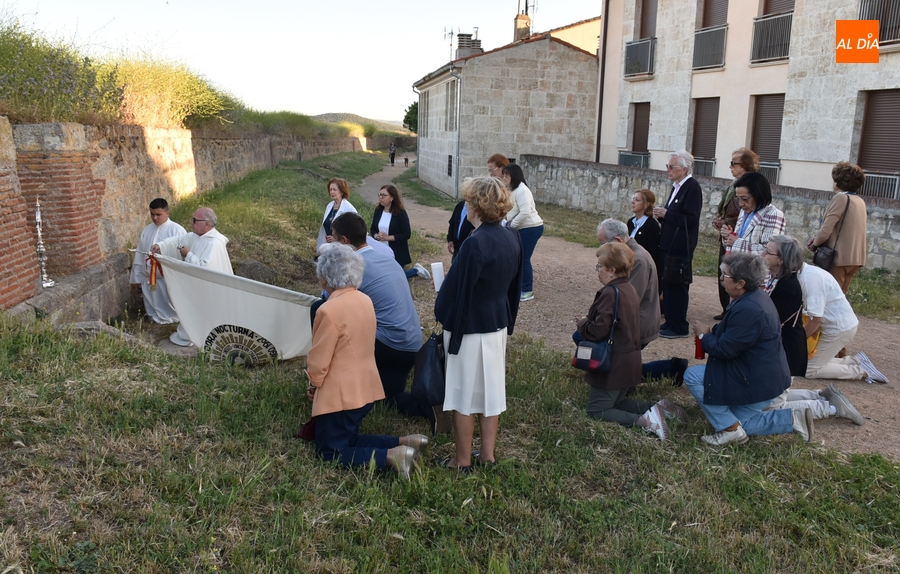 El Santísimo bendice los campos desde una cañonera de la muralla de Ciudad Rodrigo