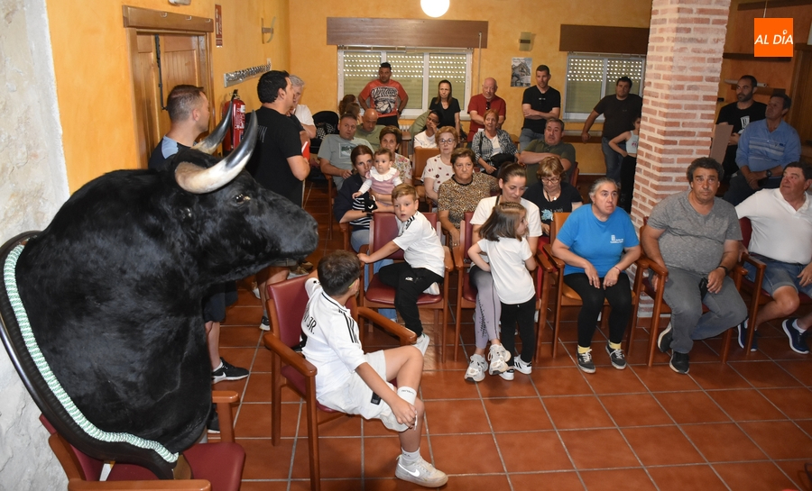 El Barrio Nuevo contará con una vaca y dos novillos en sus fiestas, que pregonará Juanjo Carruelas