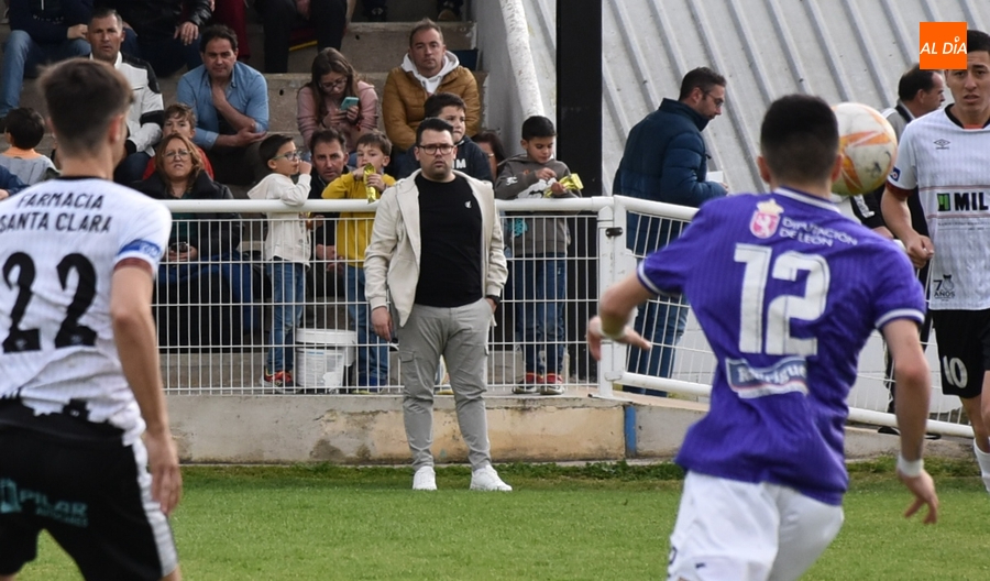 Adrián Fraile seguirá al frente del Ciudad Rodrigo CF en 3ª Federación