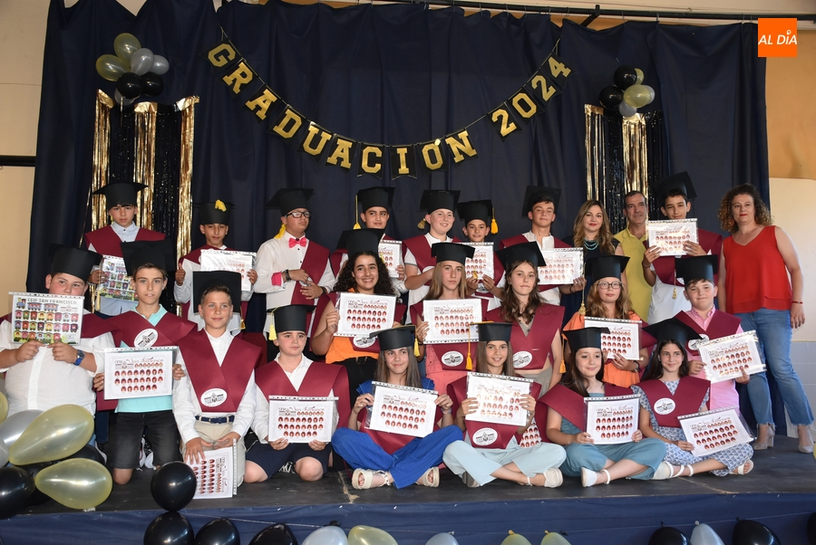 Una generación estupenda del Colegio San Francisco llega a la ‘estación de la graduación’