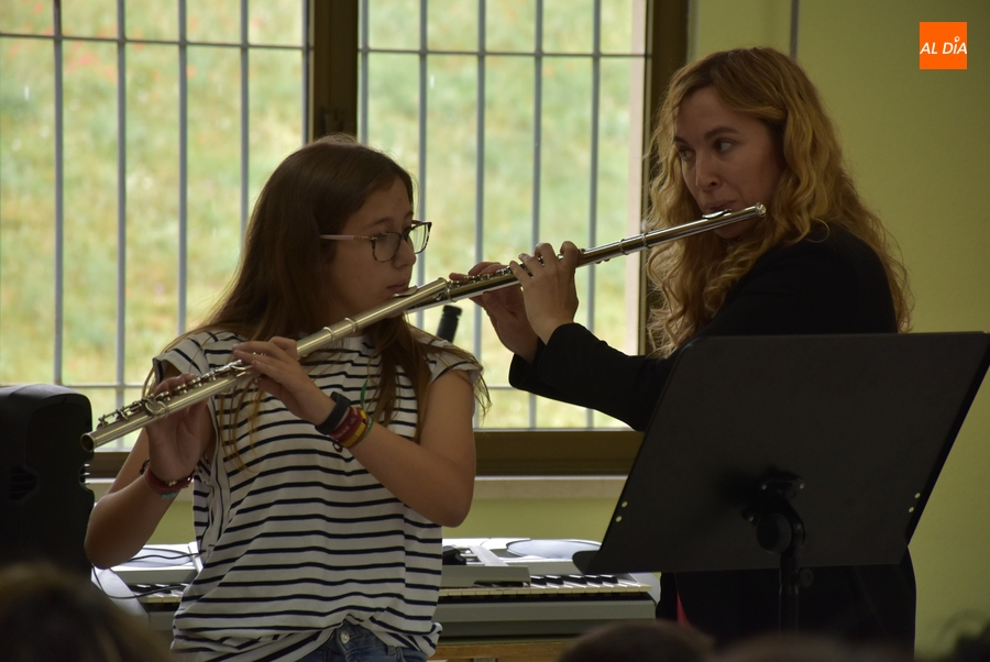 Entretenida tarde en la Escuela de Música con los alumnos de flauta travesera y percusión