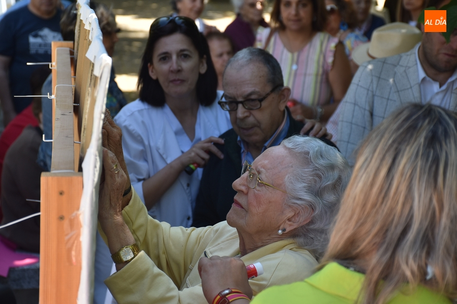 Cáritas reivindica a través de un puzzle a cada persona mayor como ‘pieza clave’ de la sociedad