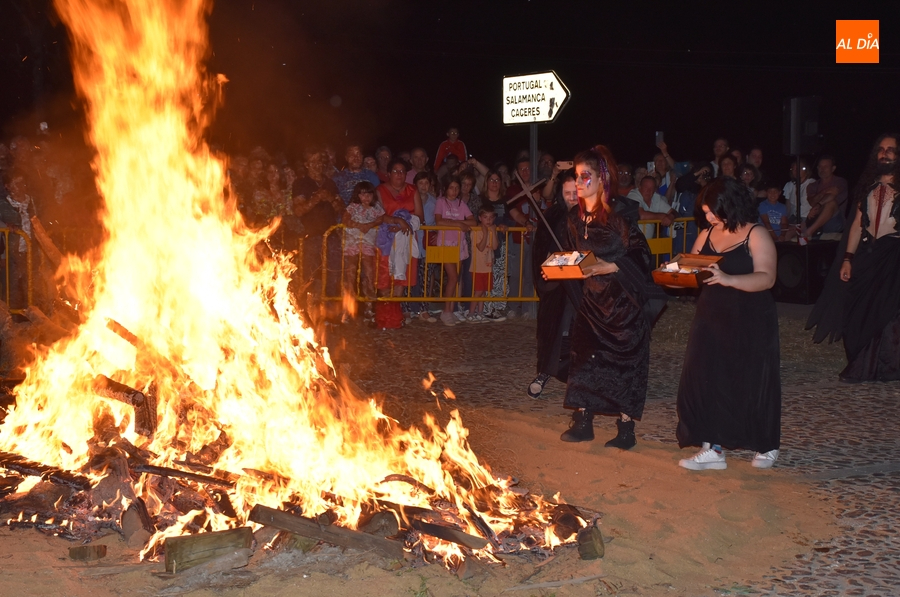 Ciudad Rodrigo arroja sus deseos al fuego mágico de San Juan como bienvenida al verano 2024