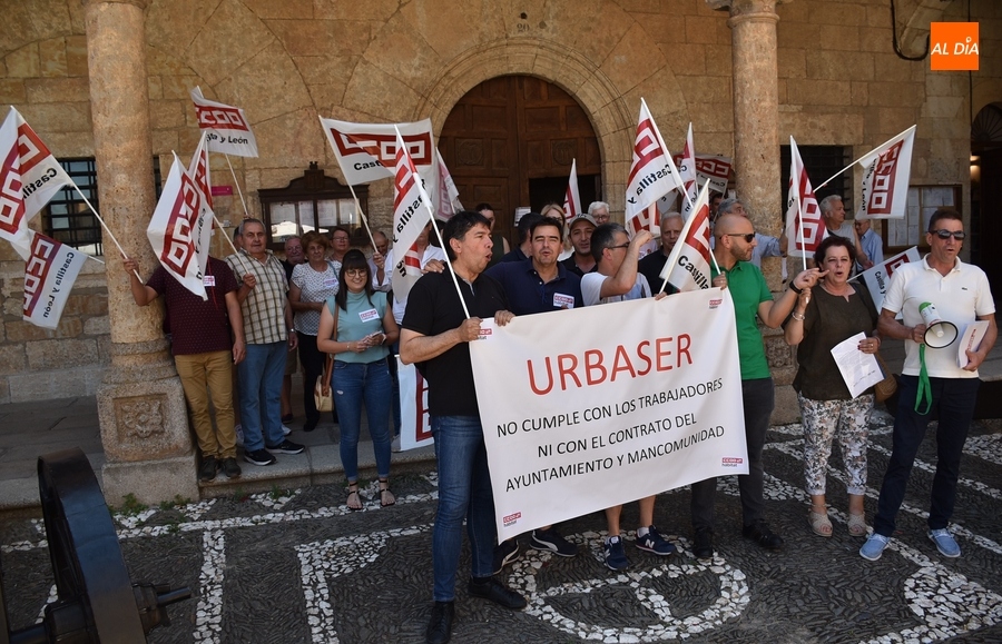 Trabajadores de Urbaser protestan por sus malas condiciones laborales y las irregularidades del servicio