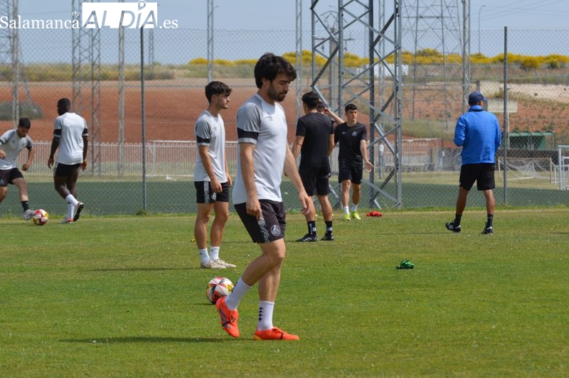 El Salamanca UDS vuelve a los entrenamientos con Poveda al margen, sin Caramelo y Gustavo, pero con Javi Navas