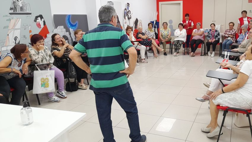 Cruz Roja sensibiliza en Vitigudino sobre el buen trato a las personas mayores con diversas acciones