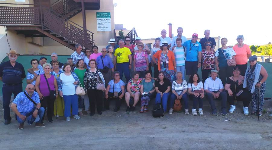 Un grupo de 45 mirobrigenses disfruta de una excursión por el Jerte