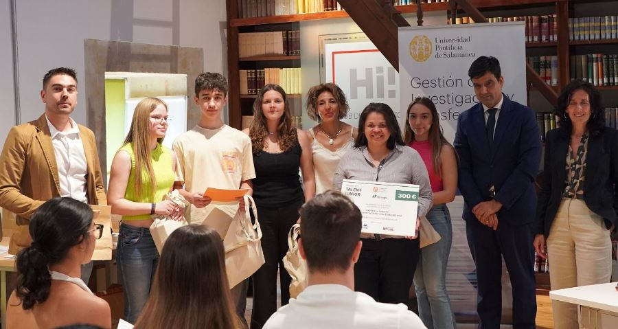 Alumnos British de 4º de la ESO del IES Tierra reciben uno de los premios ‘Talent Junior’