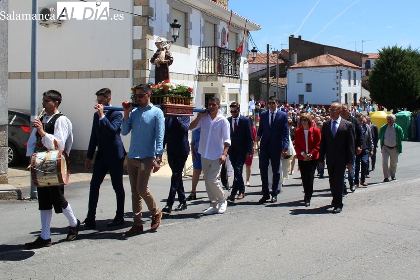 Los vecinos de El Milano no faltan a la cita con San Antonio