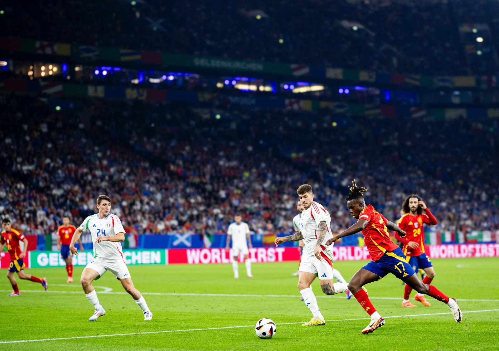 España se luce ante Italia y se clasifica para octavos de final como primera de grupo (1-0)