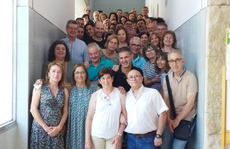 El IES Tierra homenajea ante su próxima jubilación a su histórica Jefa de Administración, Paqui 