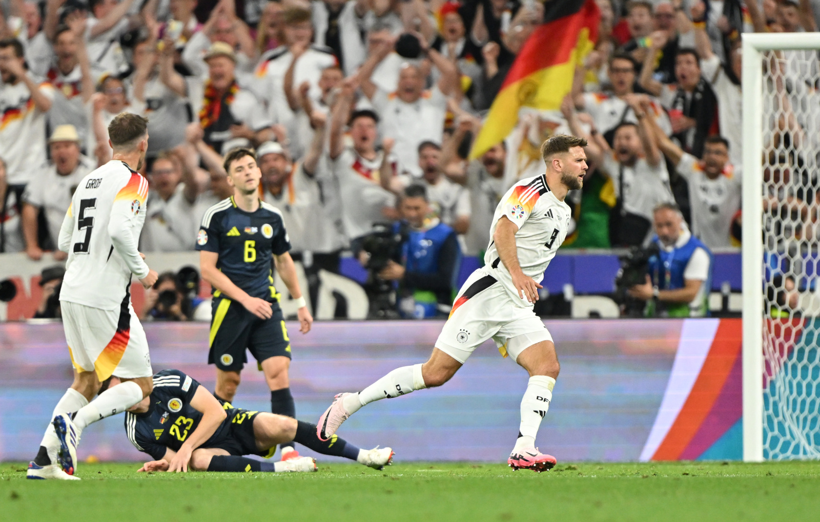 Alemania debuta en su Eurocopa con una manita a Escocia (5-1)