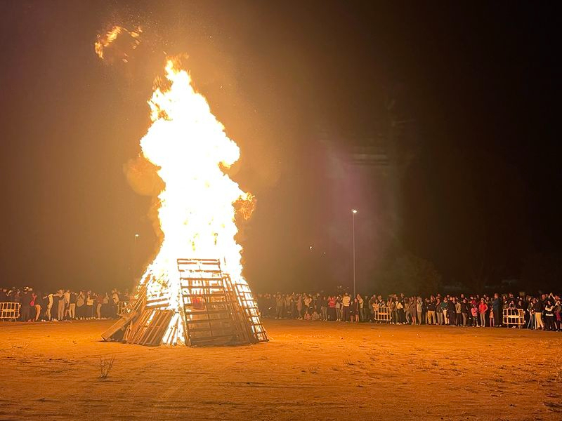 Carbajosa de la Sagrada celebra la Noche de San Juan con un espectáculo de fuego, luz y música 
