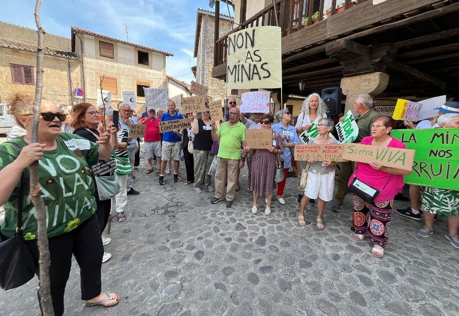 Vecinos de El Rebollar se suman al grito de ‘Non as minas’ en San Martín de Trevejo