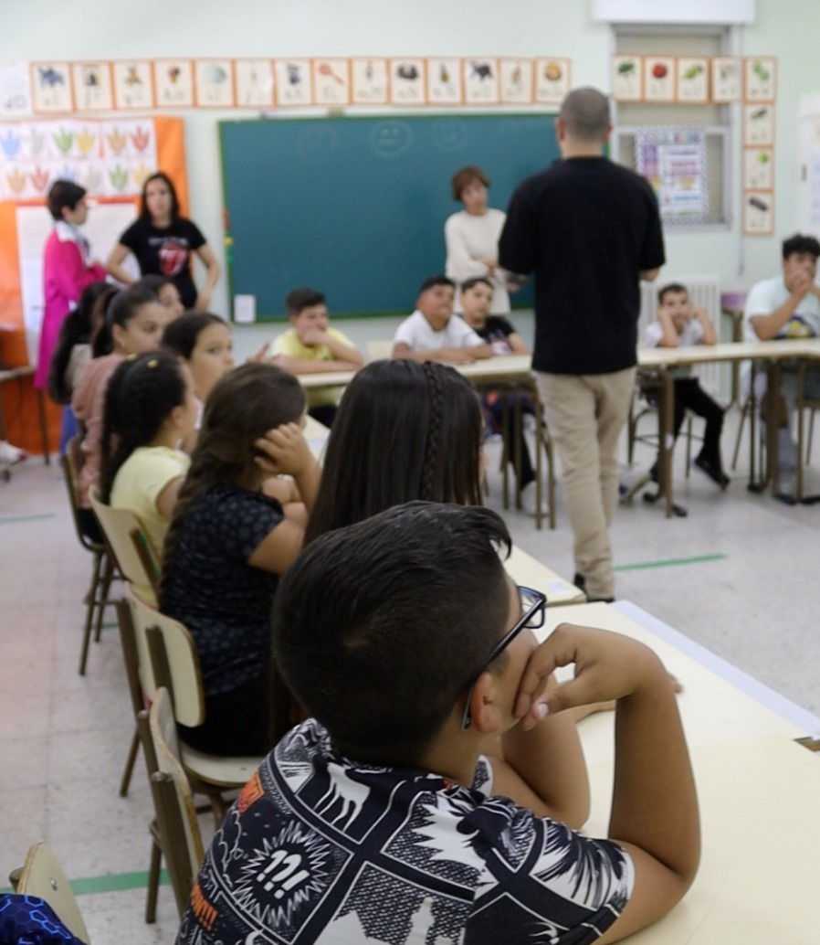 El alumnado del Colegio El Puente lleva a cabo un proyecto artístico con Nadie