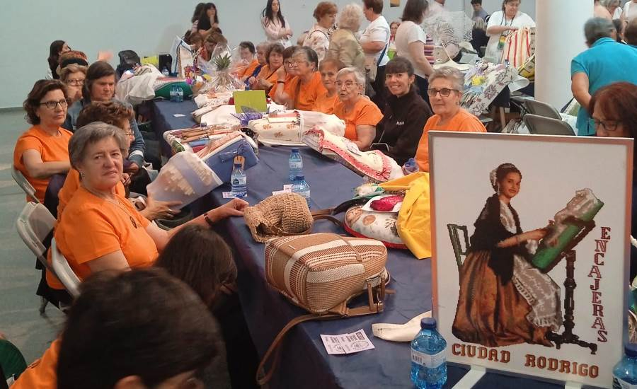 35 encajeras de Miróbriga, Guinaldo y La Fuente asisten al Encuentro ‘Ciudad de Salamanca’