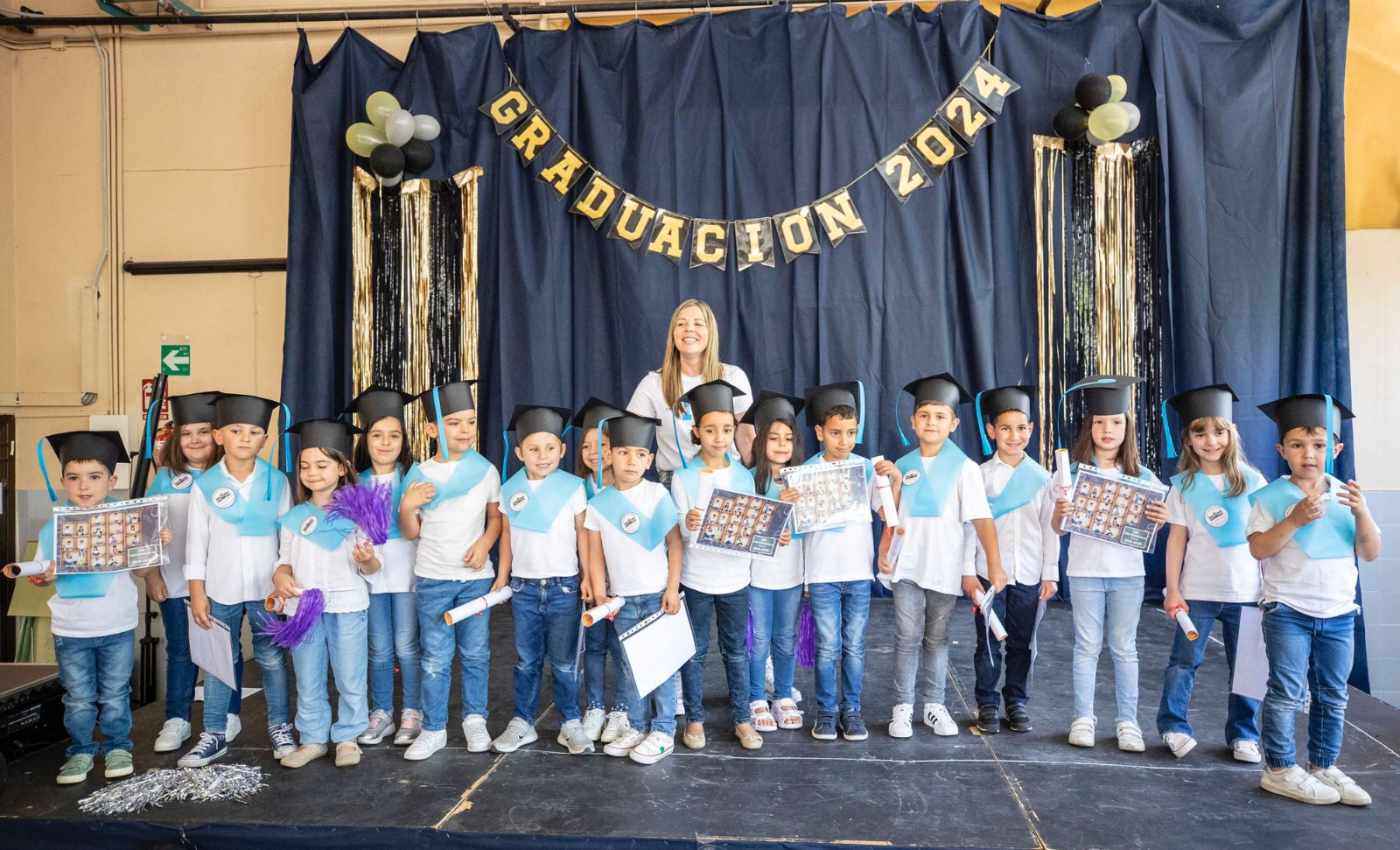 Festiva graduación, con mucha música, de los alumnos de 3º de Infantil de San Francisco