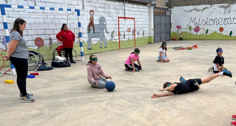 Alumnos de Misioneras-Santa Teresa practican deportes paralímpicos de la mano de AVIVA