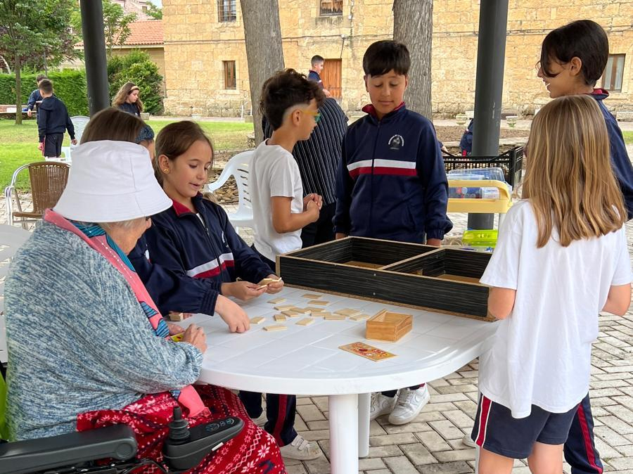 La Residencia Mixta comparte la mañana con alumnos de Primaria de Misioneras-Santa Teresa