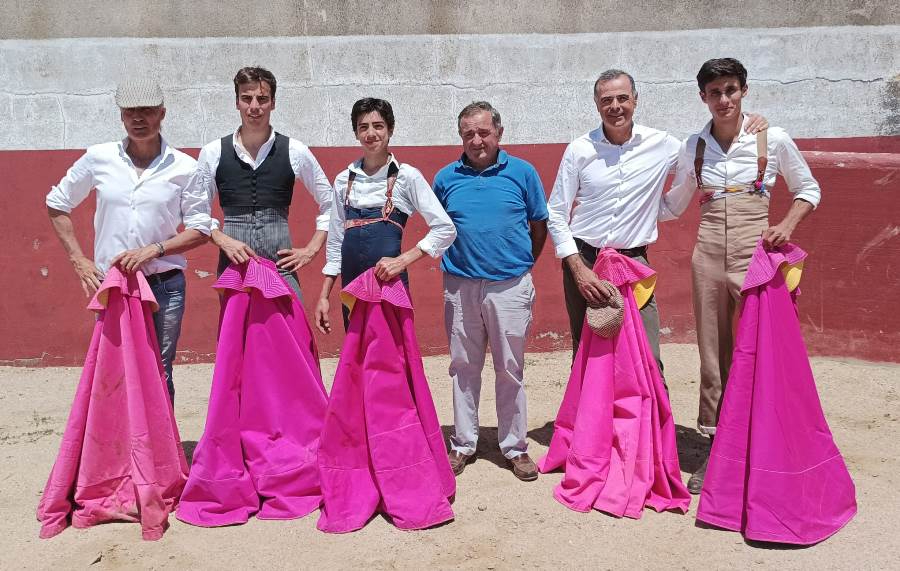 La Peña José Ramón Martín celebra su fiesta con Marco Pérez, Alejandro Marcos y Manuel Diosleguarde