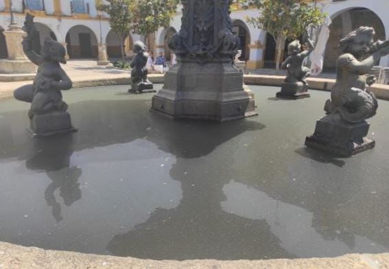El PSOE lamenta el total abandono de la fuente de la Plazuela del Buen Alcalde