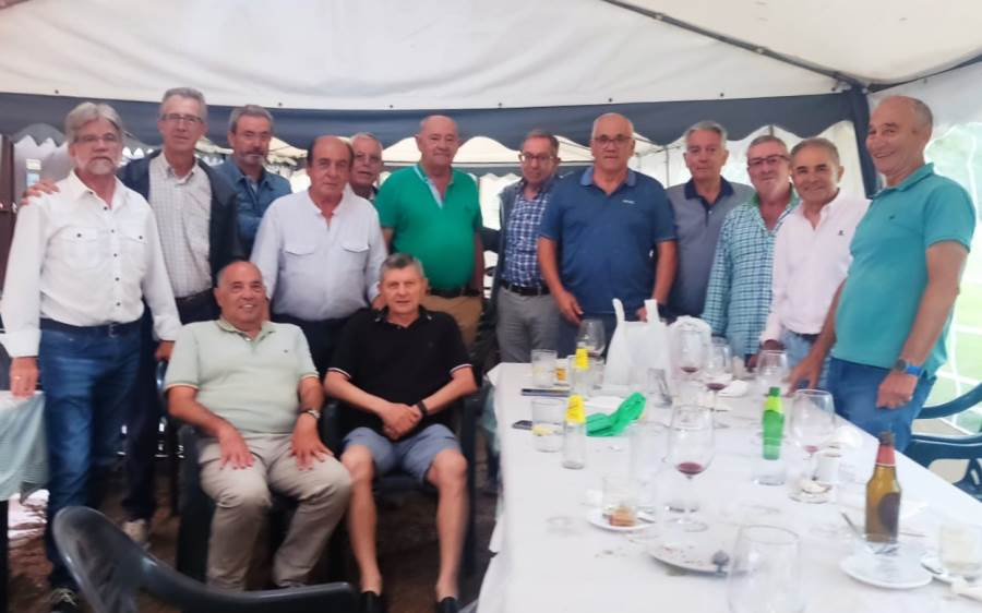 Los jubilados de Enusa desafían a la tormenta para celebrar su comida de verano